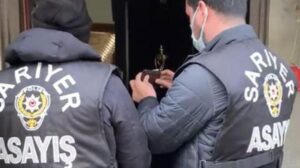 Sarıyer’de ev görünümlü sahte alkol imalathanesine baskın kamerada