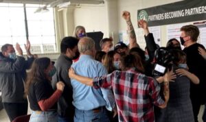 Starbucks çalışanları ilk kez ABD’deki bir şubede sendikalaştı