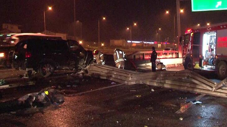 TEM otoyolunda lüks cip bariyerlere ok gibi saplandı! Yaralılar var