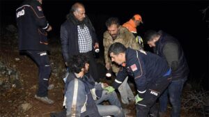 Uçurumda 2 gün mahsur kalan amatör dağcı kurtarıldı
