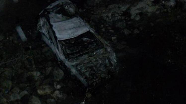 Viyadükten aşağı düşen otomobilin sürücüsü mucize eseri kurtuldu