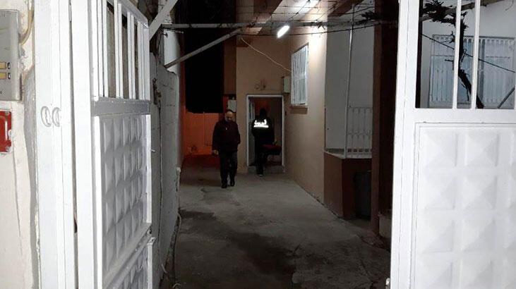 Yatak odasındaki 250 bin liralık ziynet eşyasını çaldılar