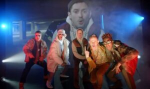 ‘Yüzüklerin Efendisi’ ekibinden, 20. yıl dönümü için rap performansı