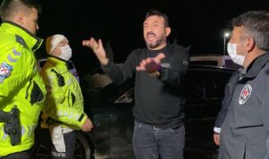 2.97 promil alkolle çakarlı araç kullanırken yakalandı, “Ben özel kuvvettenim, askerim” dedi