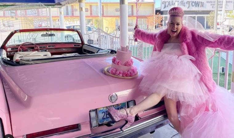 ABD’li kadın, pembe renk ile ‘evlendi’