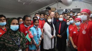 Bakan Soylu’dan Bangladeş’te Arakanlı Müslümanların kaldığı kampa ziyaret