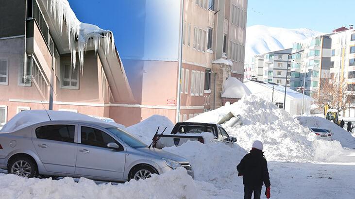 Bitlis’te 119 köy yolu, kardan kapandı