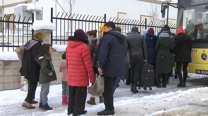 Bursa’da mahsur kalan yolcular, otobüslerle yola çıktı