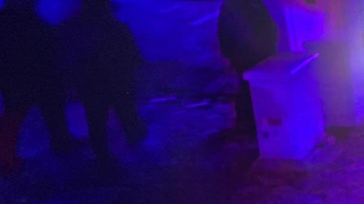 Cadde ortasında iğrenç olay! Elektrik trafosuna tuvaletini yaptı