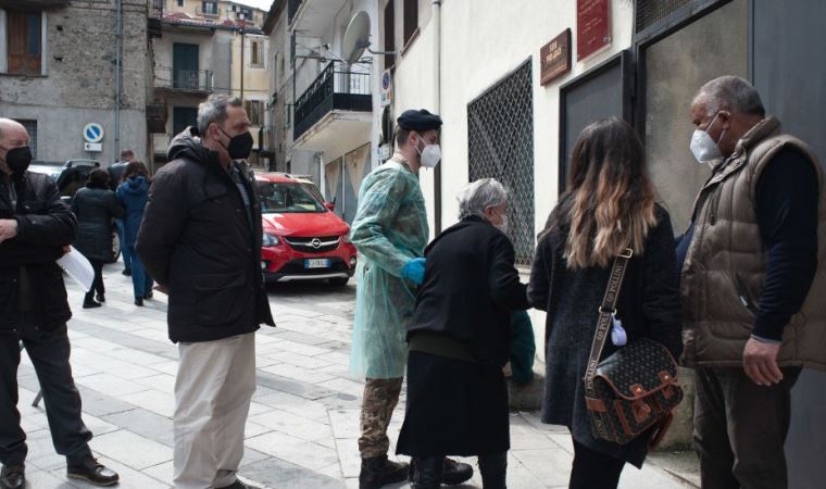 Covid: İtalya’da 50 yaş üzerine aşı zorunluluğu