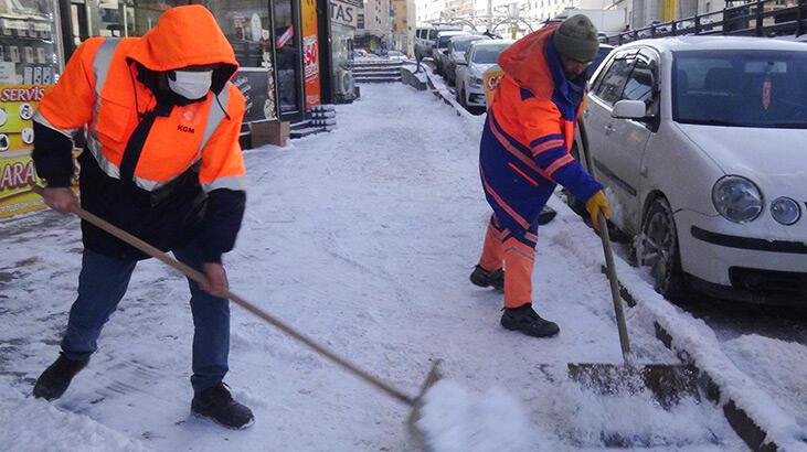 Doğu’da 942 köy yolu kardan kapalı