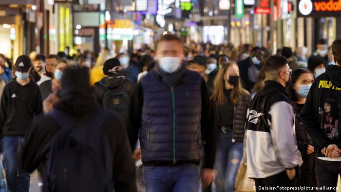 DSÖ: Avrupalıların yüzde 50’den fazlasına Omicron bulaşabilir