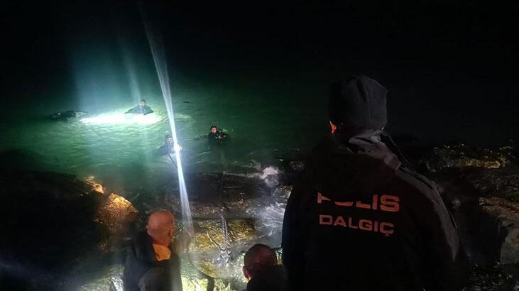 Ehliyetsiz sürücü, hafif ticari araçla denize düştü