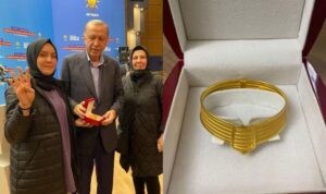 Erdoğan, AKP’li öğrenciye bilezik hediye etti