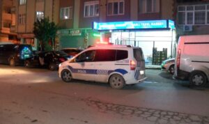 Esenyurt’ta marketin önünde pompalı tüfekli kavga