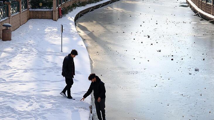 Eskişehir Porsuk Çayı’nda ‘buz’ alarmı