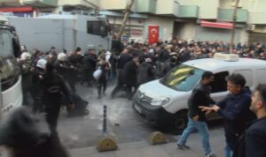 Gaziosmanpaşa’da pazaryeri kavgası: Polisten gazlı müdahale