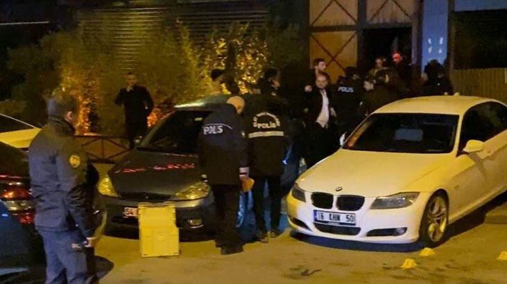 Güvenlik görevlisi, bara girmeye çalışan 3 kişiyi yaraladı