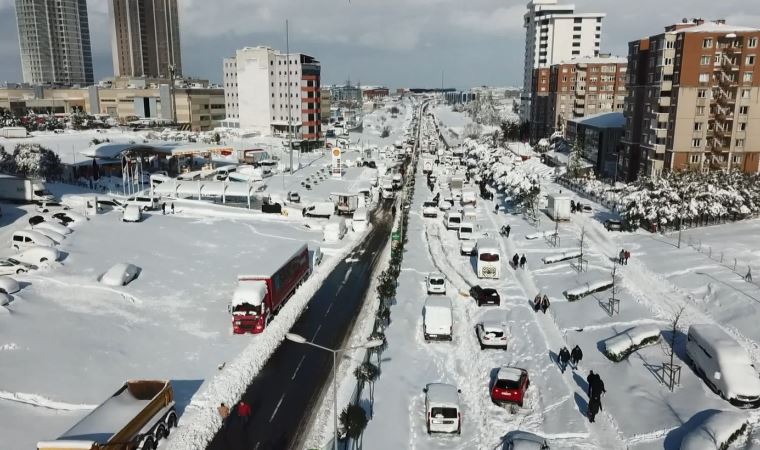 Hadımköy’de işçiler geceyi fabrikada geçirdi