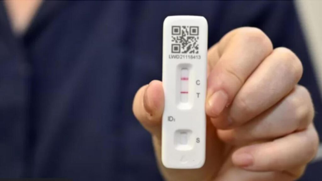 Hızlı antijen testleri İngiltere’de pandeminin akışını nasıl değiştirdi?