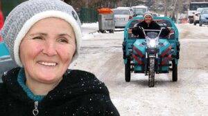 Hurda topladığı motosikleti çalınan kadına Bakan Kurum’dan hediye