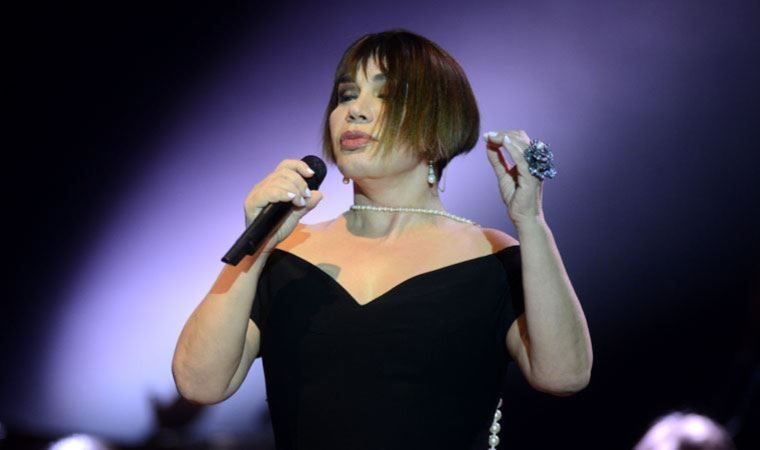 İktidar medyası, Sezen Aksu’yu şarkısı üzerinden hedef gösterdi