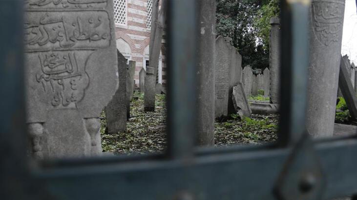 İstanbul’un göbeğinde tarihi mezarlıklar yok oluyor