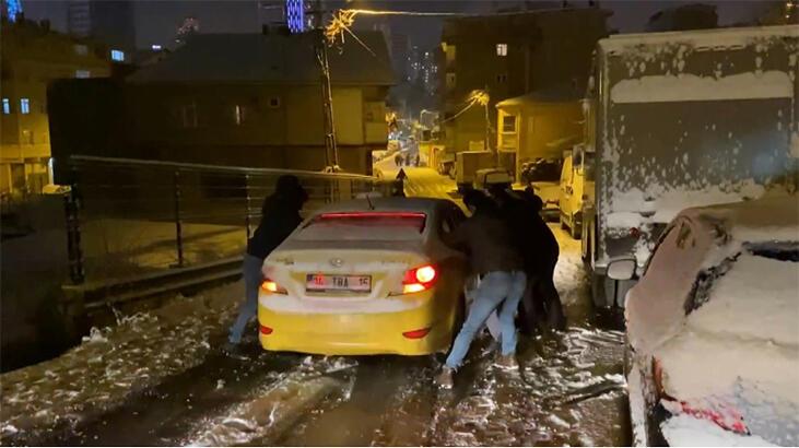 İstanbul’un kar mesaisi! Yolda kaldı, kayak yaptı…