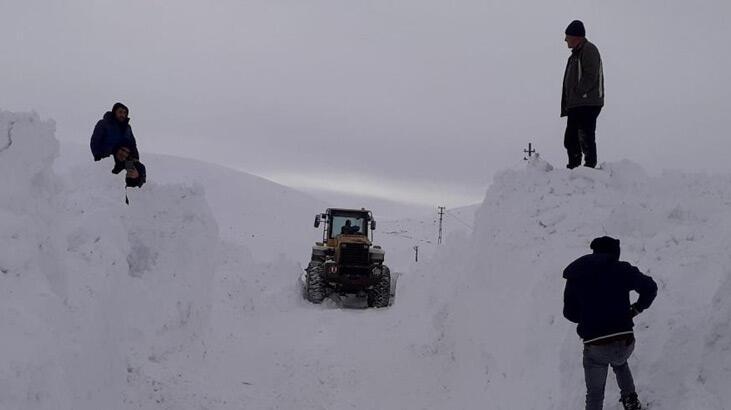 Kar araçların boyunu aştı, hastaya 2 gün sonra ulaşıldı