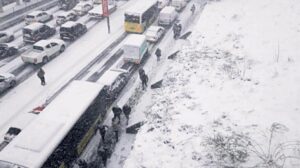 Kar geçit vermedi