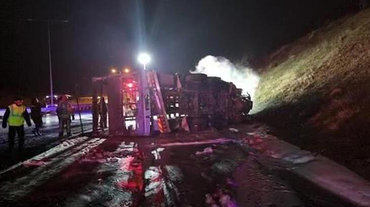 Kuzey Marmara Otoyolu’nda devrilen kamyonun sürücüsü yanarak öldü