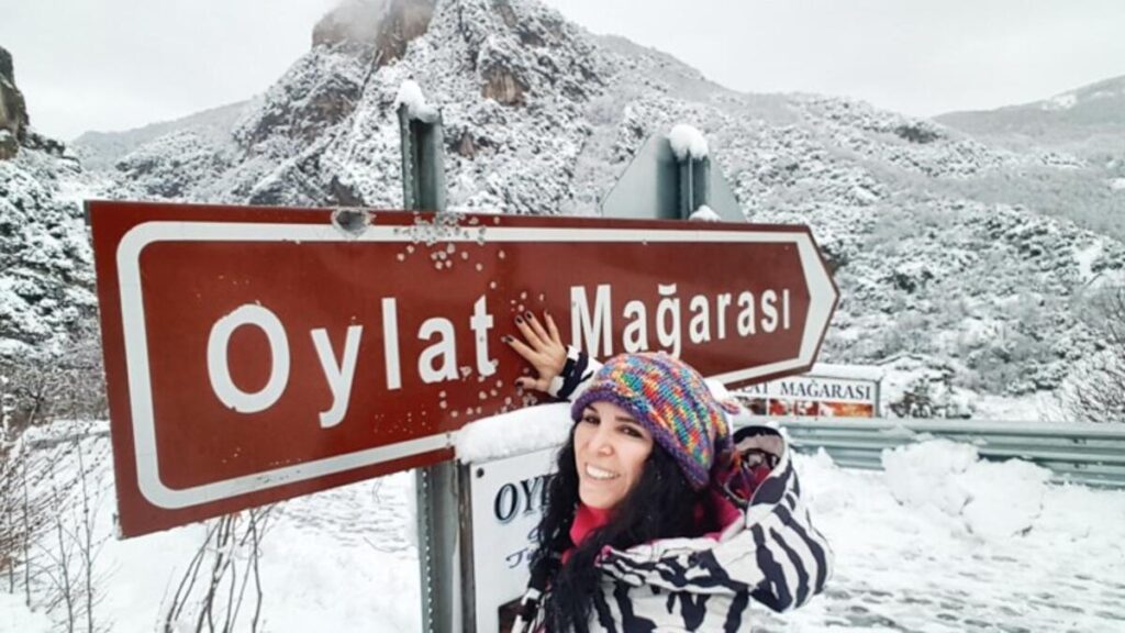 Lapa lapa kar yağarken mağarada yürüyüş…