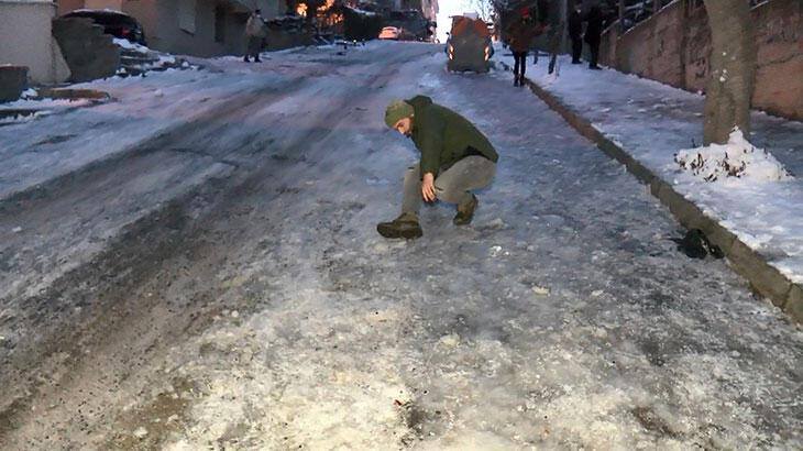 Maltepe’de sokak buz pistine döndü; vatandaşlar yürümekte zorlandı