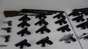 Mersin polisi son 6 ayda 499 ruhsatsız tabanca ile 247 tüfek ele geçirdi
