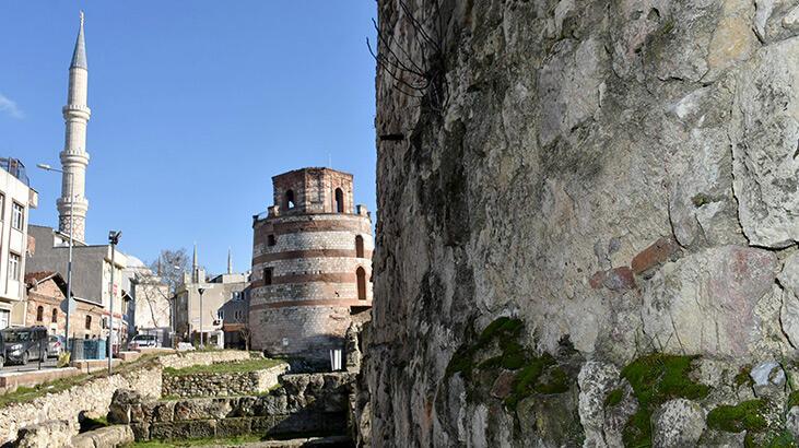 Roma döneminden kalma surlar bahçe duvarı oldu