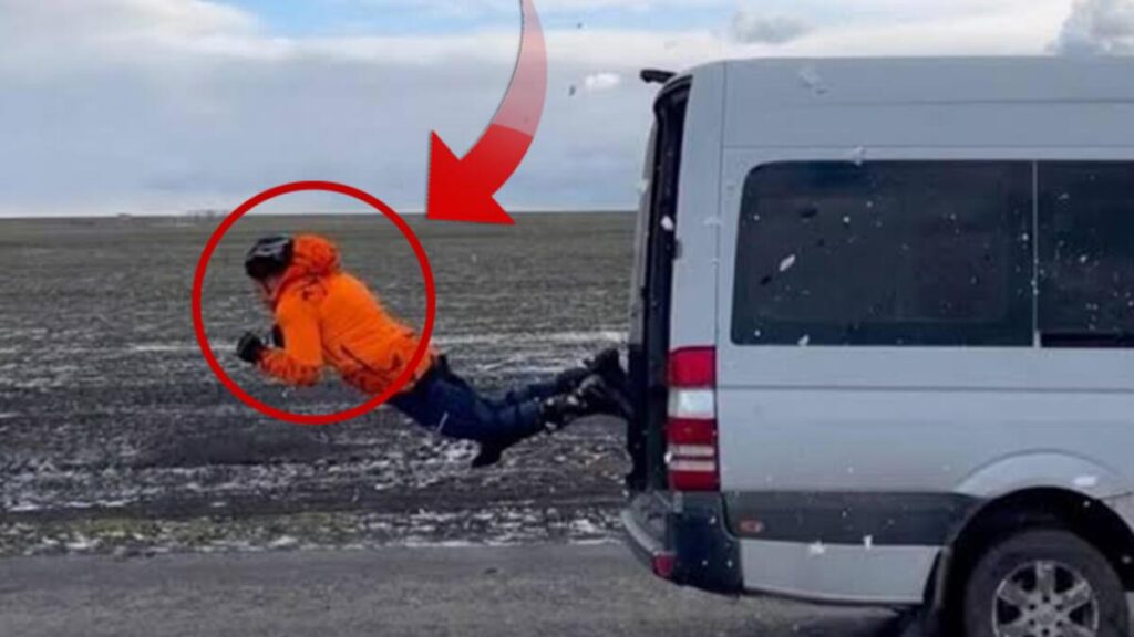 Rus dublör 80 km hızla giden minibüsün içinden mermi gibi geçti