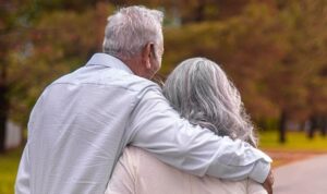 Saçların beyazlamasını önlemenin 5 doğal yolu