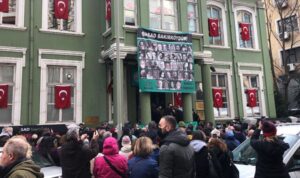Sanatseverler BASAD’ın tahliyesine karşı bir araya geldi