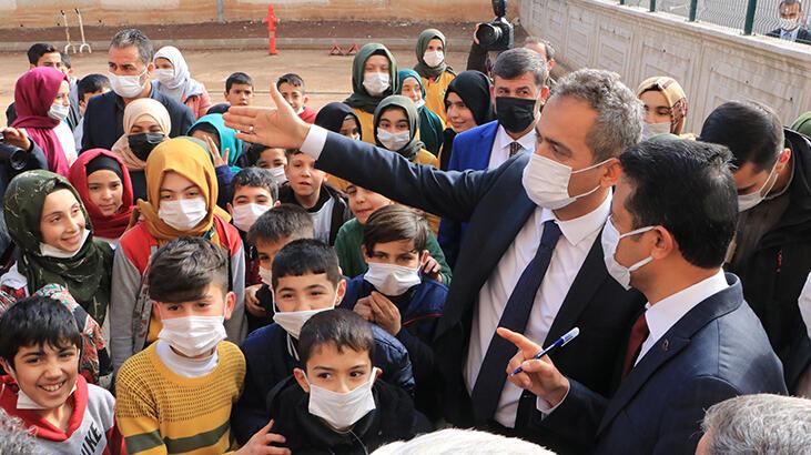 Şanlıurfa’daki okulun bahçesi Bakan Özer’in talimatıyla yenilendi