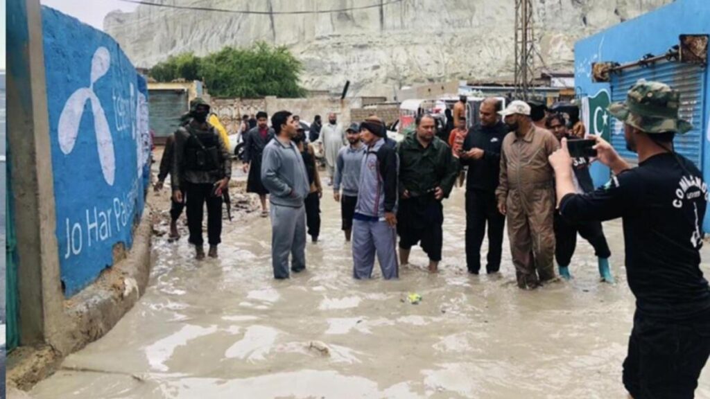 Şiddetli yağışlar en  az 300 evi yıktı! Pakistan’da acil durum…