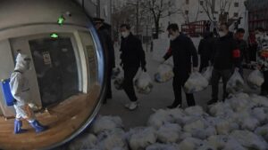 Sıkı Kovid tedbirleri halkı aç bıraktı! Günlük bir kase lapa ile besleniyorlar