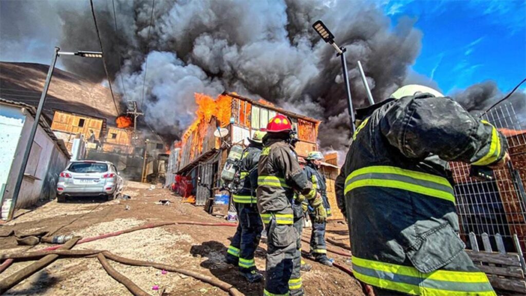 Şili’de alevler göçmen barınaklarını küle çevirdi: 15 yaralı