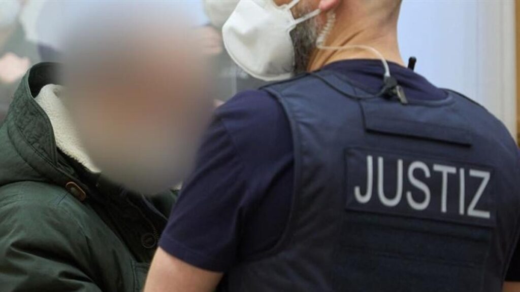 Son dakika: Suriyeli eski polis insanlığa karşı suç işlemekten mahkum edildi!