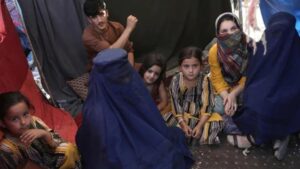 Taliban’dan kadınlar ve kız çocukları için yeni karar: Mart ayından itibaren okula dönebilirler