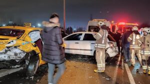 TEM Otoyolu’nda peş peşe kazalar! 4 yaralı var