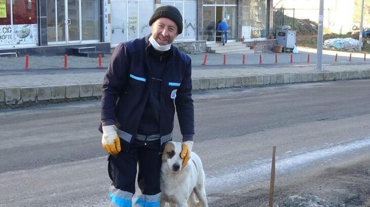 Temizlik görevlisinin dostu! Her sabah aynı yerde bekliyor