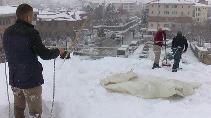 Yüksek katlı çatılara çıkıp, ekmek parası için çalışıyoruz