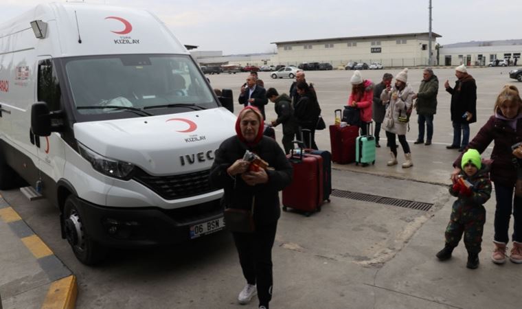 54 kişi Ukrayna’dan Türkiye’ye geldi: ‘Kim yaşıyor kim yaşamıyor diye soruyoruz’