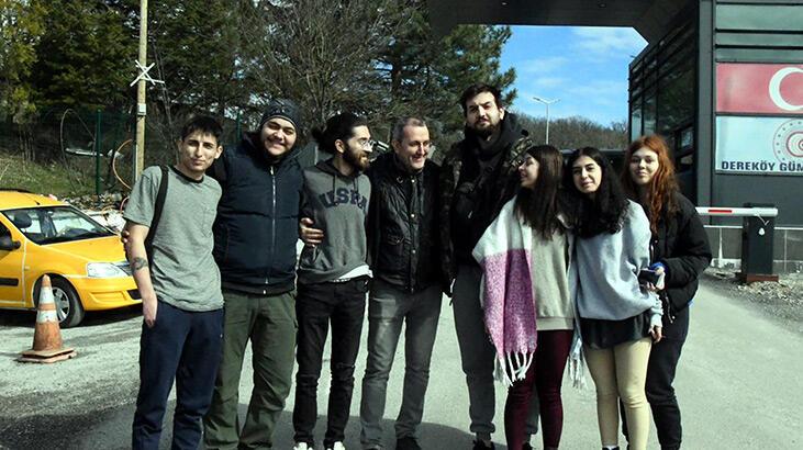 7 öğrenci, 60 saat yolculuk sonrası Türkiye’de