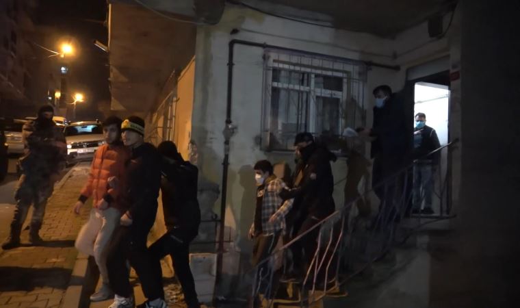 Arnavutköy’de özel harekatlı operasyon: Çatıda yakalandılar